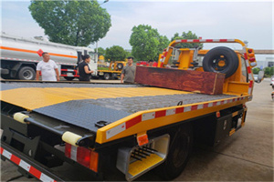 新林附近拖车电话号码服务